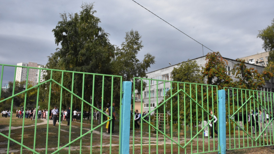 Возле школ и детсадов Саратова заменят ограждения
