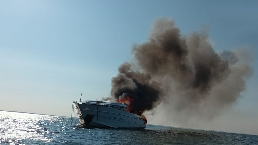Пожар на яхте Мечта: ущерб оценили в 46 миллионов, возбуждено дело