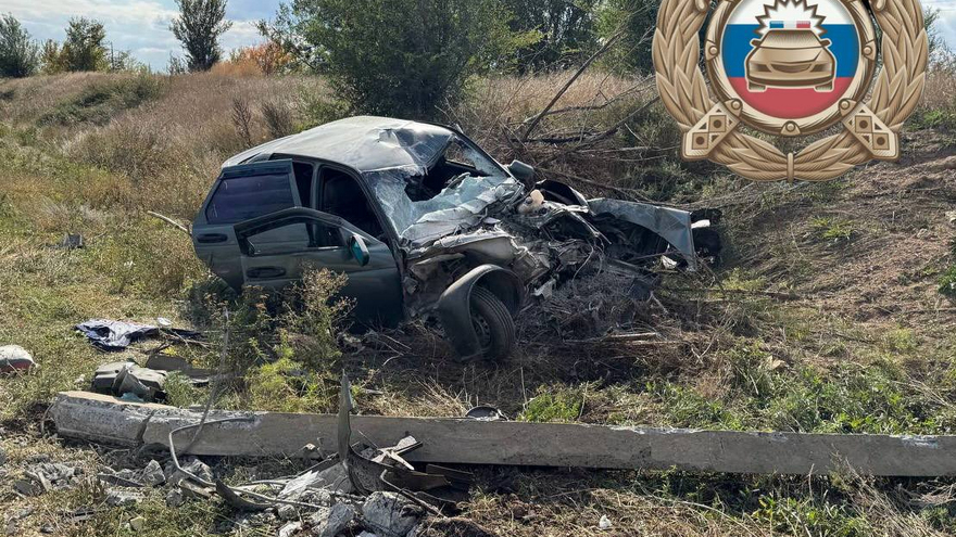 Вылетел с дороги и врезался в столб: в автокатастрофе погиб водитель Лады
