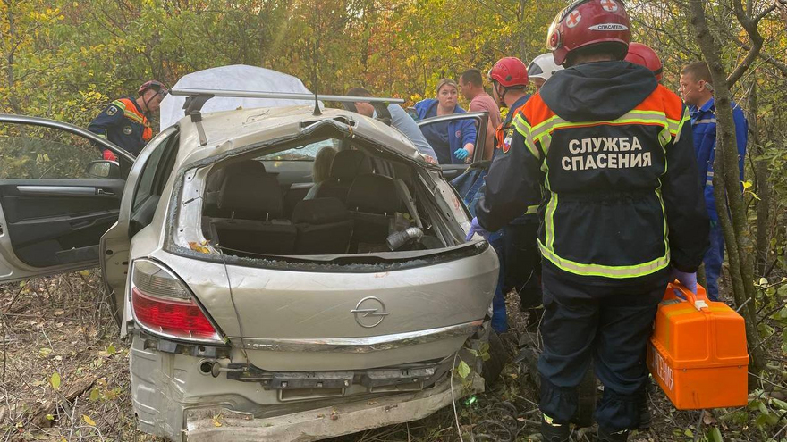 В перевернувшемся Opel пострадали двое