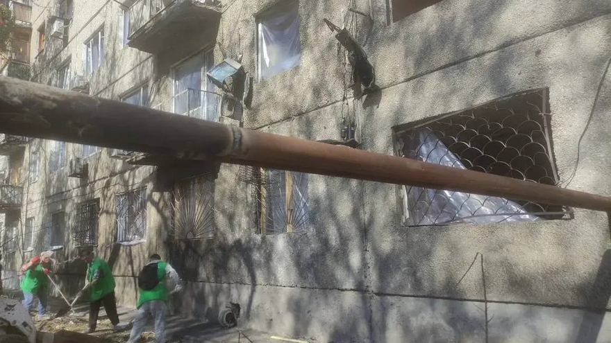 В Саратове у поврежденных при налете БПЛА домов дежурят полицейские