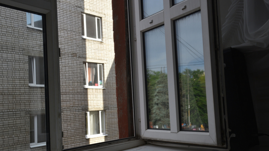 В Москве из запертой квартиры спасли девочку