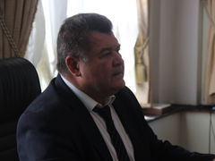 Очень худенький сотрудник пролезал в коллектор и забивал деревянными чопиками: в гордуме Саратова представили оригинальный способ борьбы с незаконными врезками