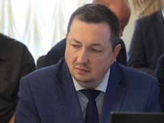 Очень худенький сотрудник пролезал в коллектор и забивал деревянными чопиками: в гордуме Саратова представили оригинальный способ борьбы с незаконными врезками