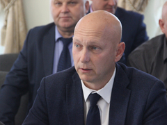 Очень худенький сотрудник пролезал в коллектор и забивал деревянными чопиками: в гордуме Саратова представили оригинальный способ борьбы с незаконными врезками