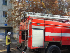 На пожаре в заваленной мусором квартире погиб саратовец