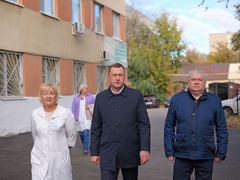 В Саратове у детской больницы появились парковка и игровая площадка