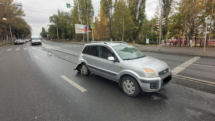 В Саратове пассажирка легковушки пострадала в ДТП с микроавтобусом