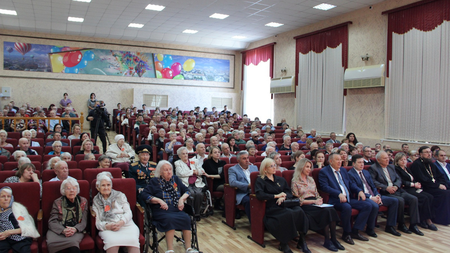 В Международный День пожилого человека в Энгельсском доме-интернате чествовали долгожителей и ветеранов