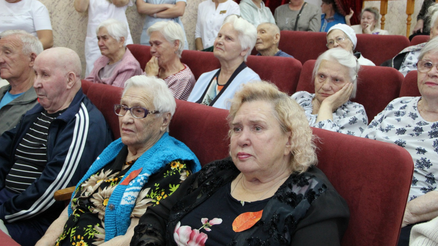 В Международный День пожилого человека в Энгельсском доме-интернате чествовали долгожителей и ветеранов
