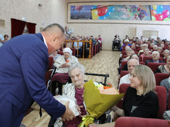 В Международный День пожилого человека в Энгельсском доме-интернате чествовали долгожителей и ветеранов