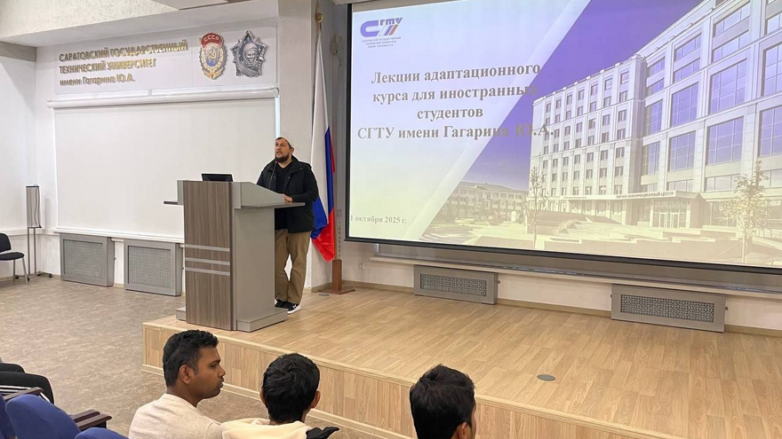 Иностранных студентов попросили посчитать журавлей на мемориале в Саратове ради культурной адаптации