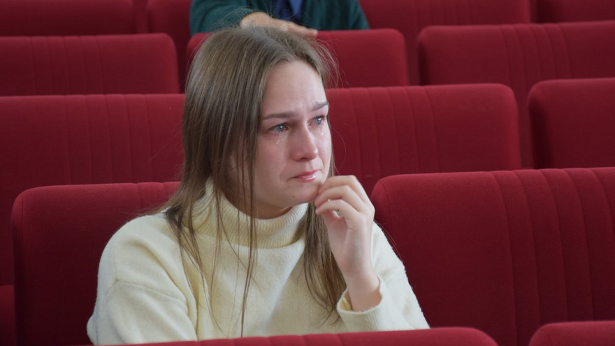 Она зажгла много звезд: слезы, благодарности и сотни букетов на церемонии прощания с народной артисткой Риммой Беляковой в Саратове 