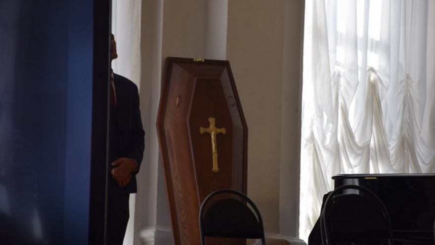 Она зажгла много звезд: слезы, благодарности и сотни букетов на церемонии прощания с народной артисткой Риммой Беляковой в Саратове 