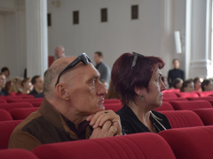 Она зажгла много звезд: слезы, благодарности и сотни букетов на церемонии прощания с народной артисткой Риммой Беляковой в Саратове 