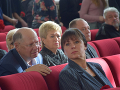 Она зажгла много звезд: слезы, благодарности и сотни букетов на церемонии прощания с народной артисткой Риммой Беляковой в Саратове 