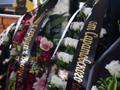 Она зажгла много звезд: слезы, благодарности и сотни букетов на церемонии прощания с народной артисткой Риммой Беляковой в Саратове 