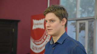 Посмотреть кино, поиграть в компьютер: актер Павел Табаков рассказал, как правильно отдыхать от работы