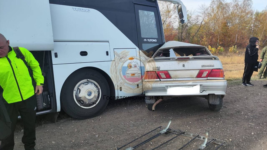 В Саратове водитель Лады погиб в столкновении с автобусом