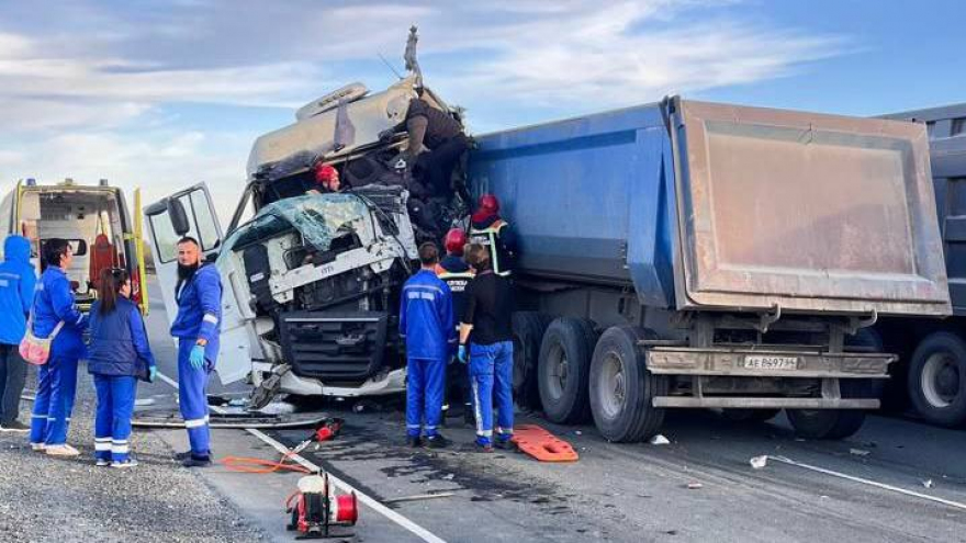Под Энгельсом водитель погиб в столкновении фур