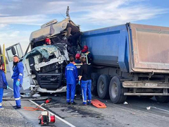 Под Энгельсом водитель погиб в столкновении фур