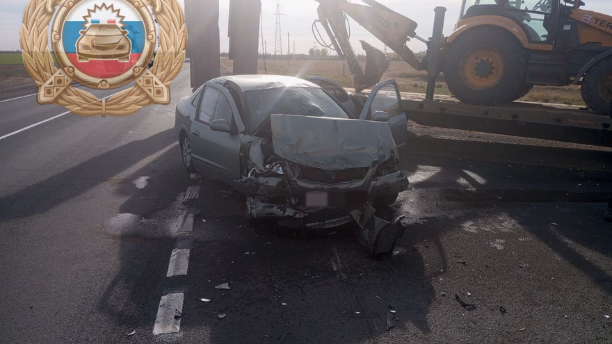 Под Марксом три человека пострадали в ДТП с тралом