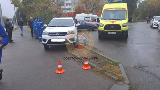 В Саратове автомобиль без водителя насмерть сбил пешехода