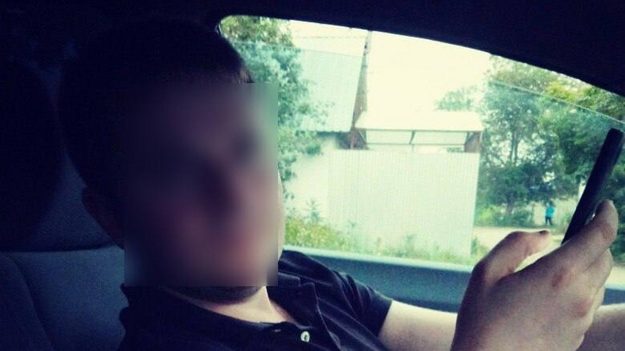 Устроил погром в чужом доме и перепугал женщину с ребенком: в Саратове задержан уволенный полицейский