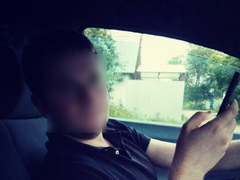 Устроил погром в чужом доме и перепугал женщину с ребенком: в Саратове задержан уволенный полицейский