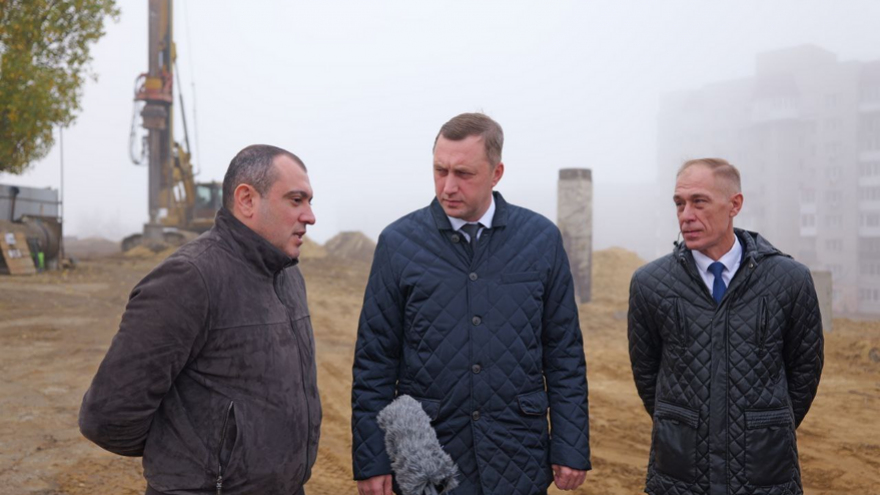В сквере Территория детства Саратова начали строить школу на 1 100 мест