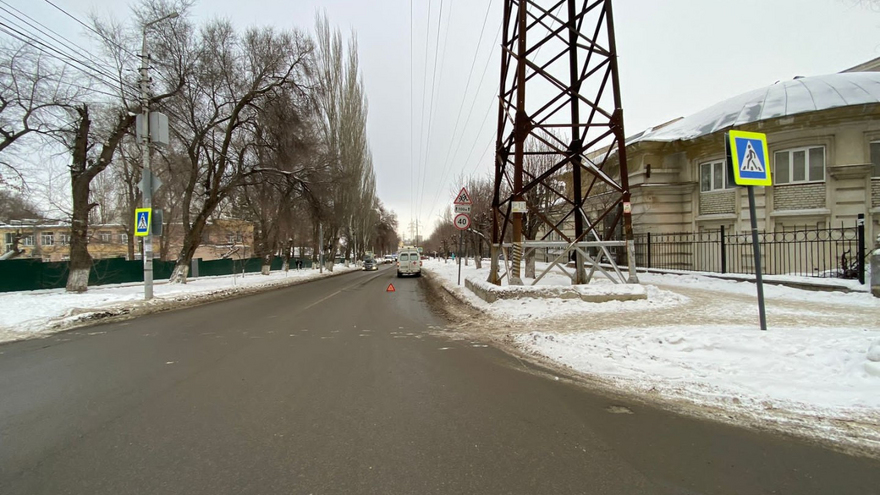 В Саратове полиция ищет свидетелей наезда скорой на женщину