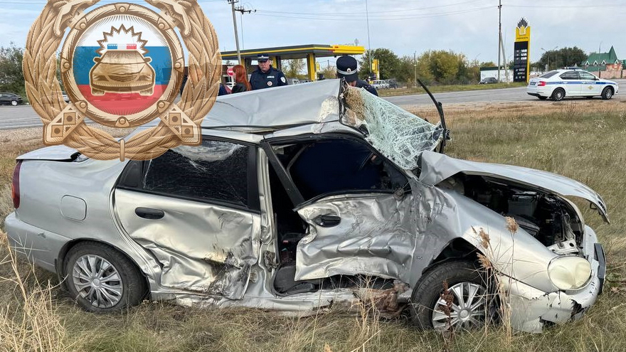 Под Марксом самосвал смял легковушку