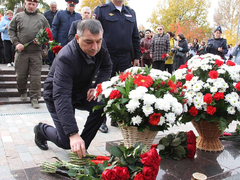 В Саратове на мемориал занесли новые имена погибших на СВО