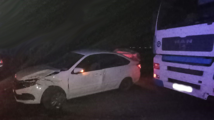 Под Балаковом две женщины пострадали в аварии с грузовиком