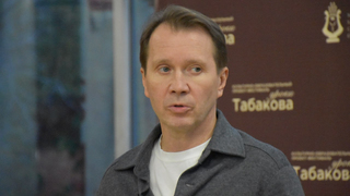 Я как на экзамене: Евгений Миронов поделился впечатлениями от гастролей в Саратове