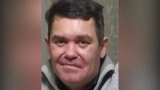 В Энгельсе разыскивают мужчину в бейсболке 