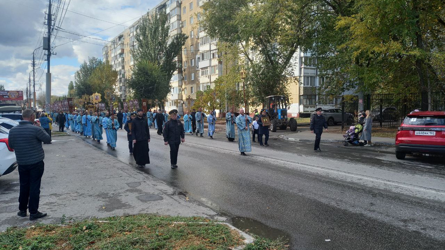 В Энгельсе тысяча верующих отправилась в крестный ход
