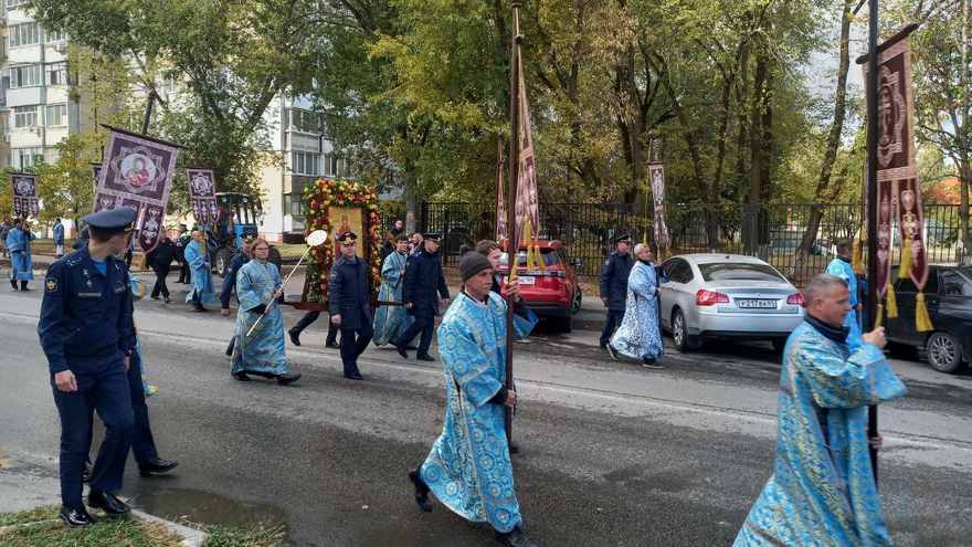 В Энгельсе тысяча верующих отправилась в крестный ход