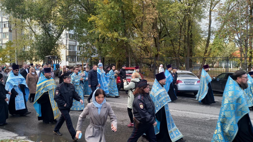 В Энгельсе тысяча верующих отправилась в крестный ход
