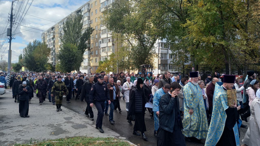 В Энгельсе тысяча верующих отправилась в крестный ход