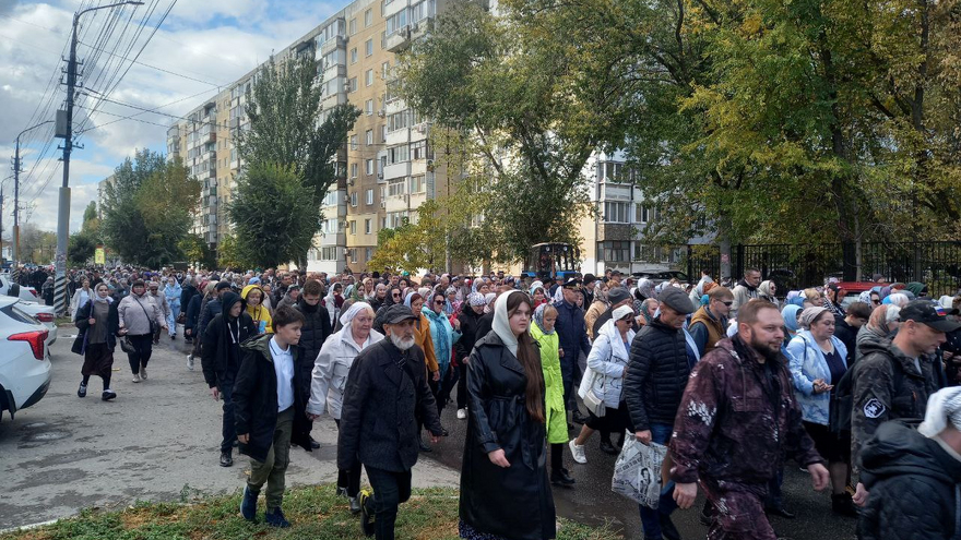 В Энгельсе тысяча верующих отправилась в крестный ход