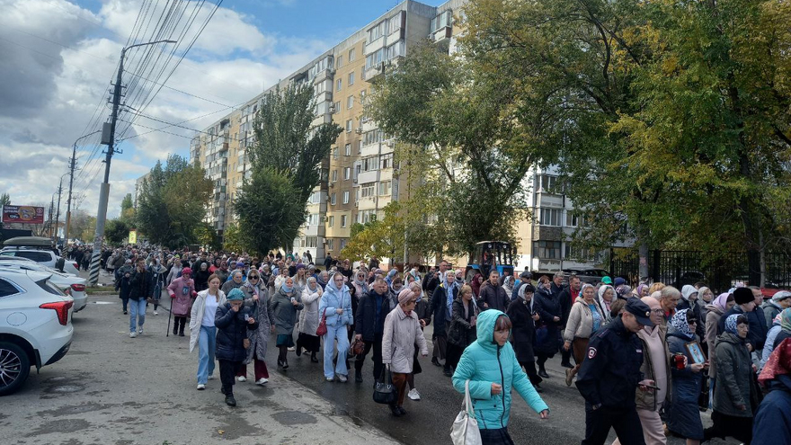 В Энгельсе тысяча верующих отправилась в крестный ход