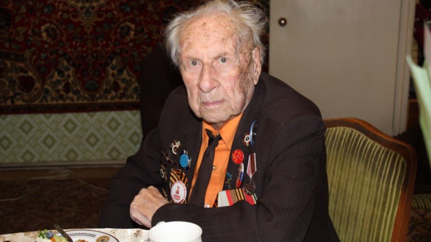 Саратовский ветеран Соков отпраздновал 103-летие с прокурорами