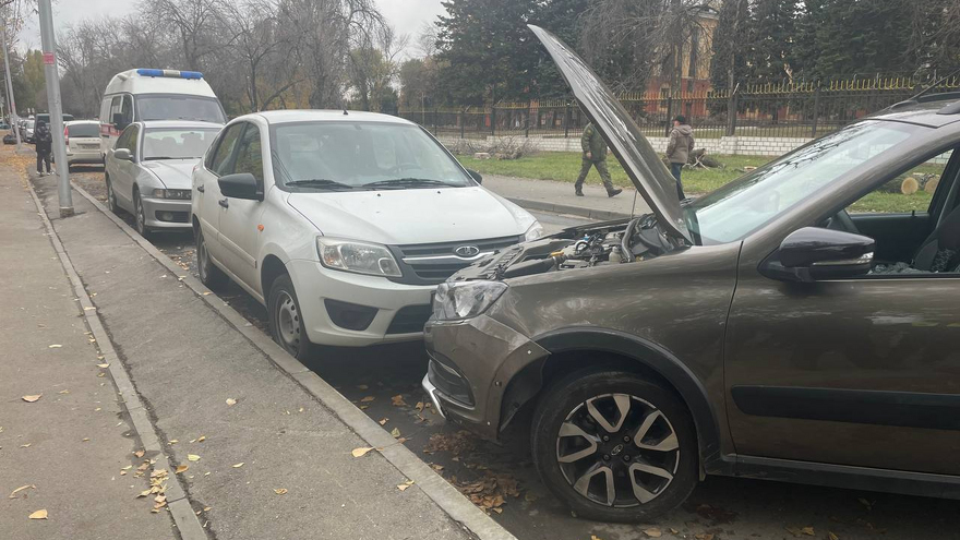В Саратове на месте тройного ДТП нашли мертвого водителя