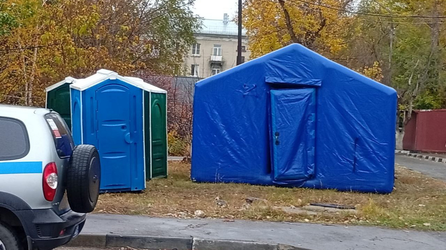 В Саратове на фасаде пятиэтажки с обрушенной стеной заметили гигантскую трещину