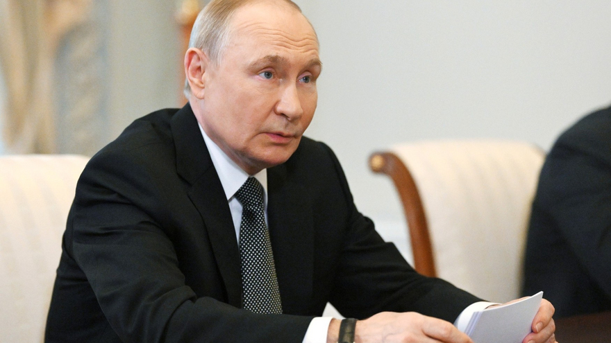 Путин отметил заслуги саратовских медиков и чиновниц