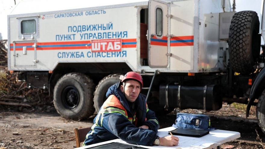 Учения на заводе: саратовские спасатели предотвратили взрыв после удара БПЛА