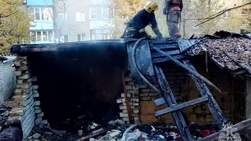 В Саратове в горевшем заброшенном гараже нашли неопознанный труп