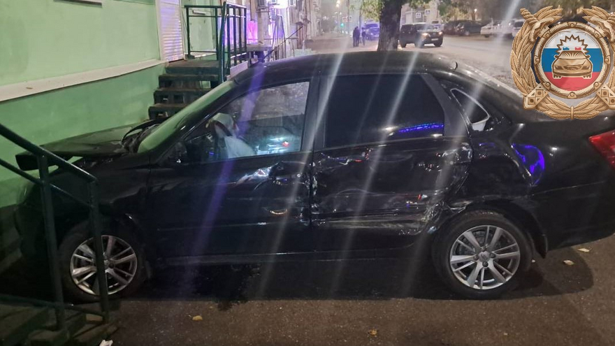 В тройной аварии в центре Саратова пострадала 25-летняя девушка