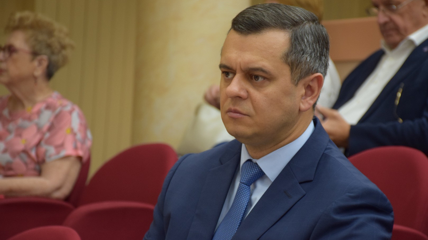 Главе саратовского Росприроднадзора Медведеву пытались дать взятку и угрожали